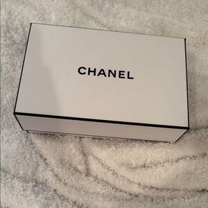 CHANEL White and Black Gift Box
